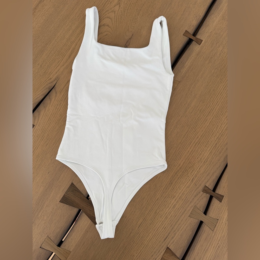 Babaton Aritzia Contour Squareneck Bodysuit! 🤍 - Picture 2 of 3